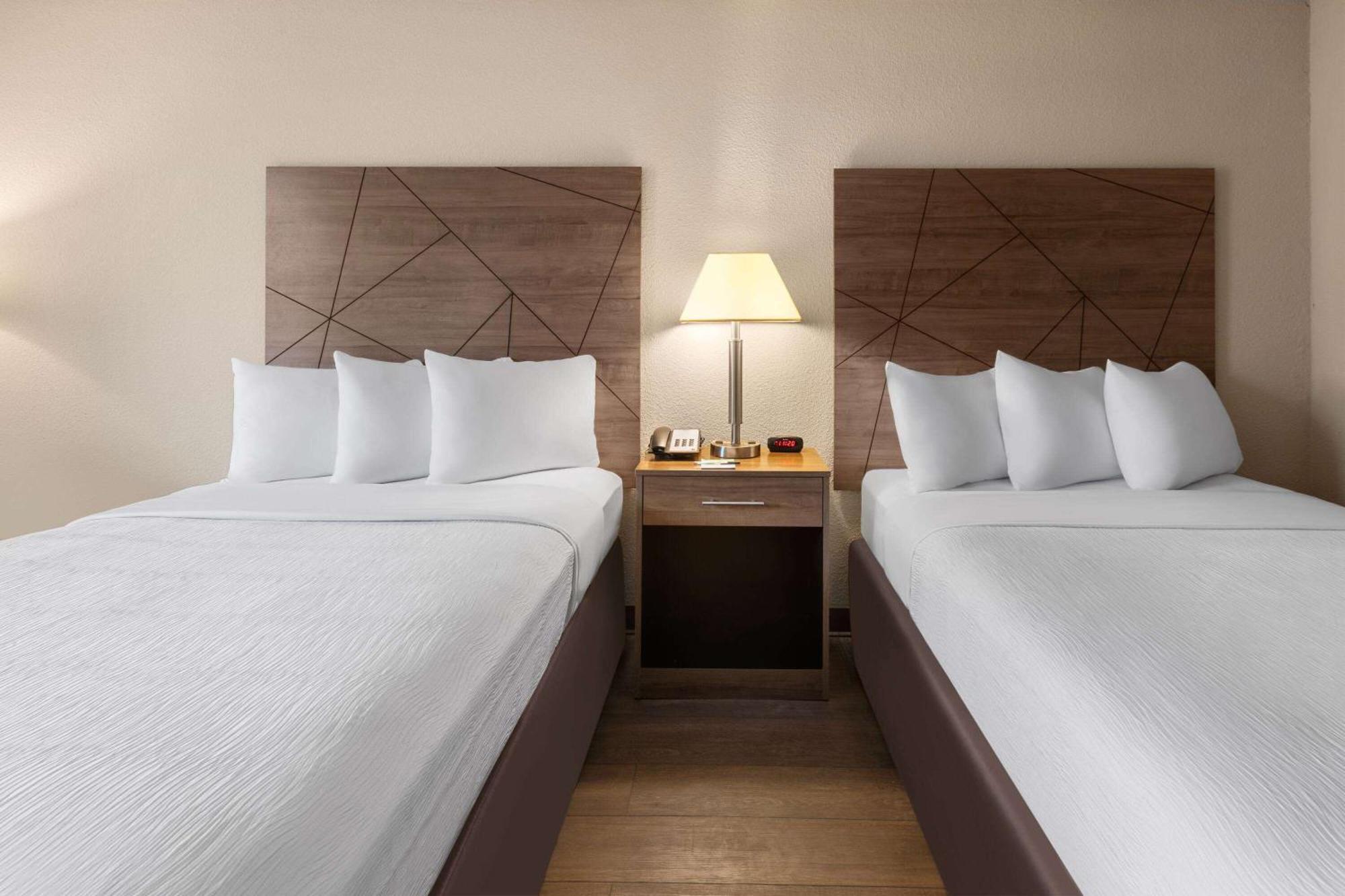 Hotel Wingate By Wyndham Troy Exterior foto