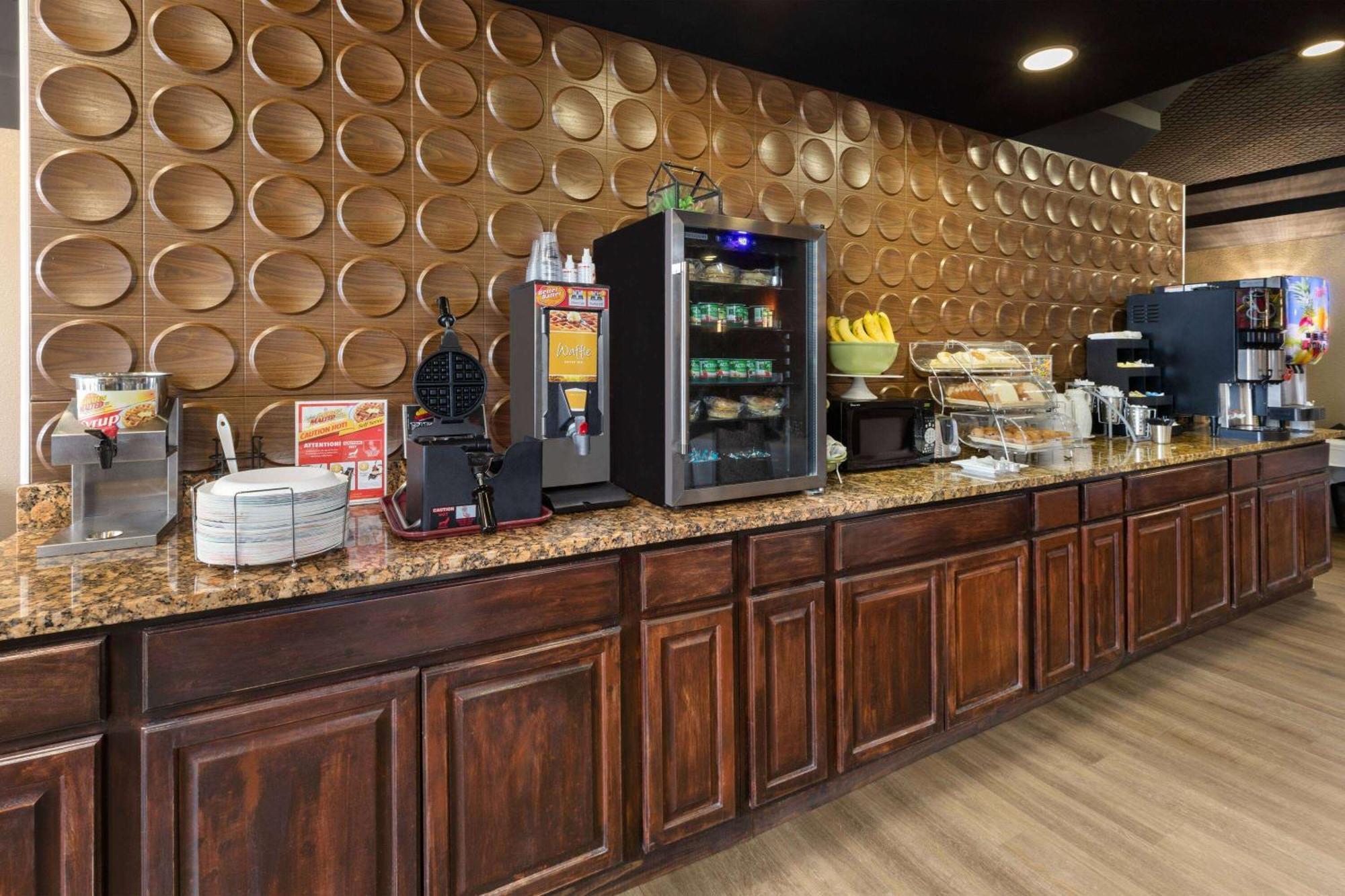 Hotel Wingate By Wyndham Troy Exterior foto