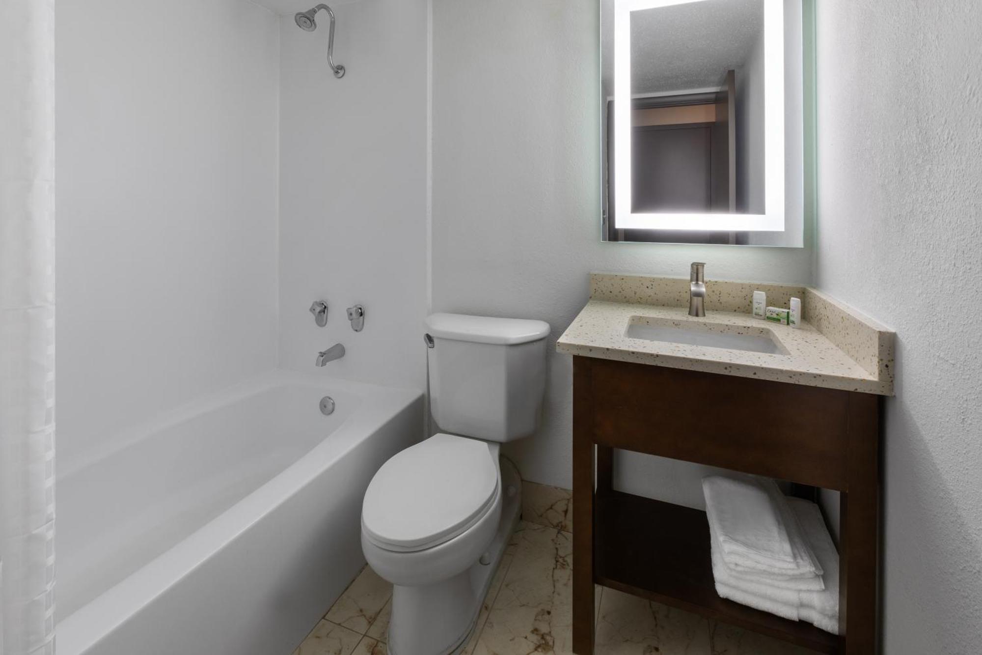 Hotel Wingate By Wyndham Troy Exterior foto